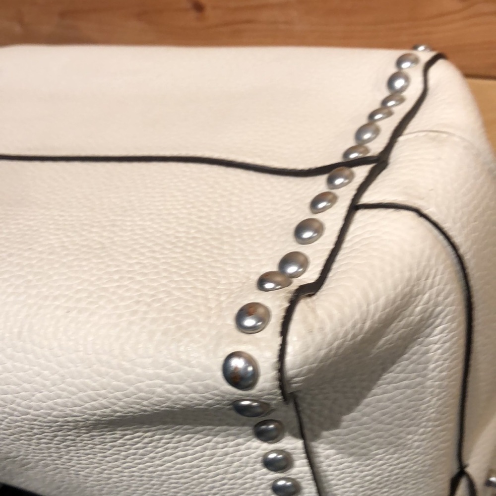 🛑NO TOUCHY! TRADED! 🛑Coach Studded Rivet Swagger!! - Picture 7 of 15